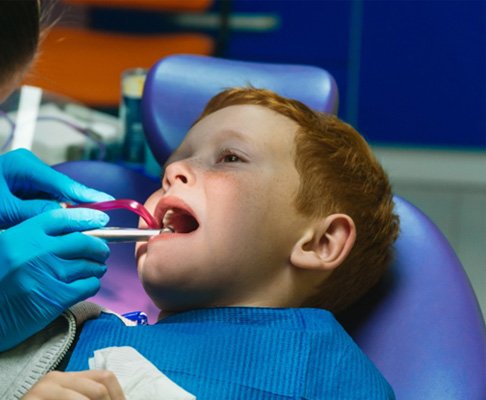 child getting treatment from pediatric emergency dentist in Aspen Hill