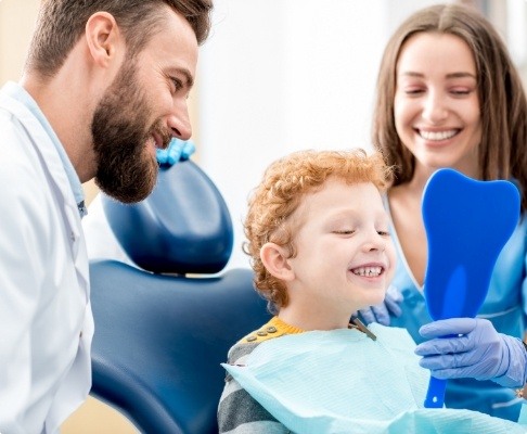 Child visiting dentist to prevent dental emergencies