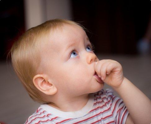 Child sucking thumb before treatment for non nutritive habits