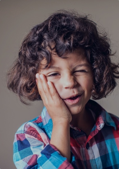 Child in pain before pediatric emergency dentistry treatment